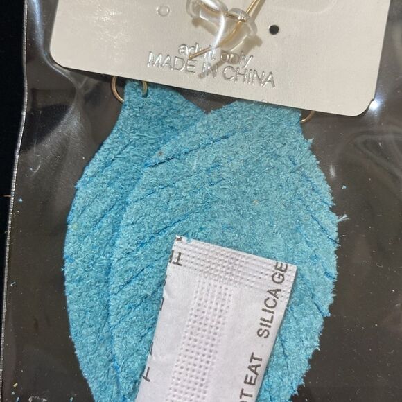 Gold Stars Turquoise Blue Leather Feather Earrings 3.5 Inches - Picture 5 of 6